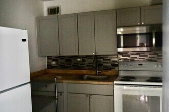 Building Photo - 7337 S South Shore Dr