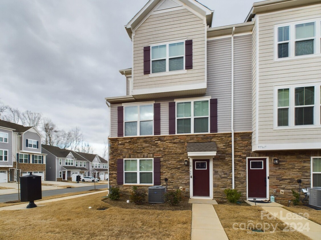 Primary Photo - 9765 Oaklawn Blvd NW