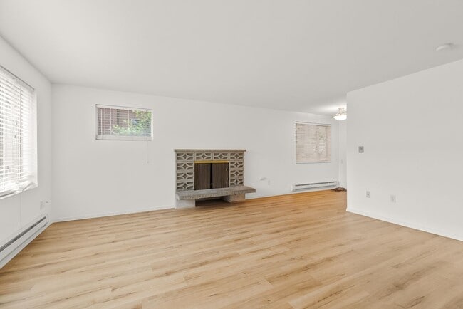 Building Photo - 6158