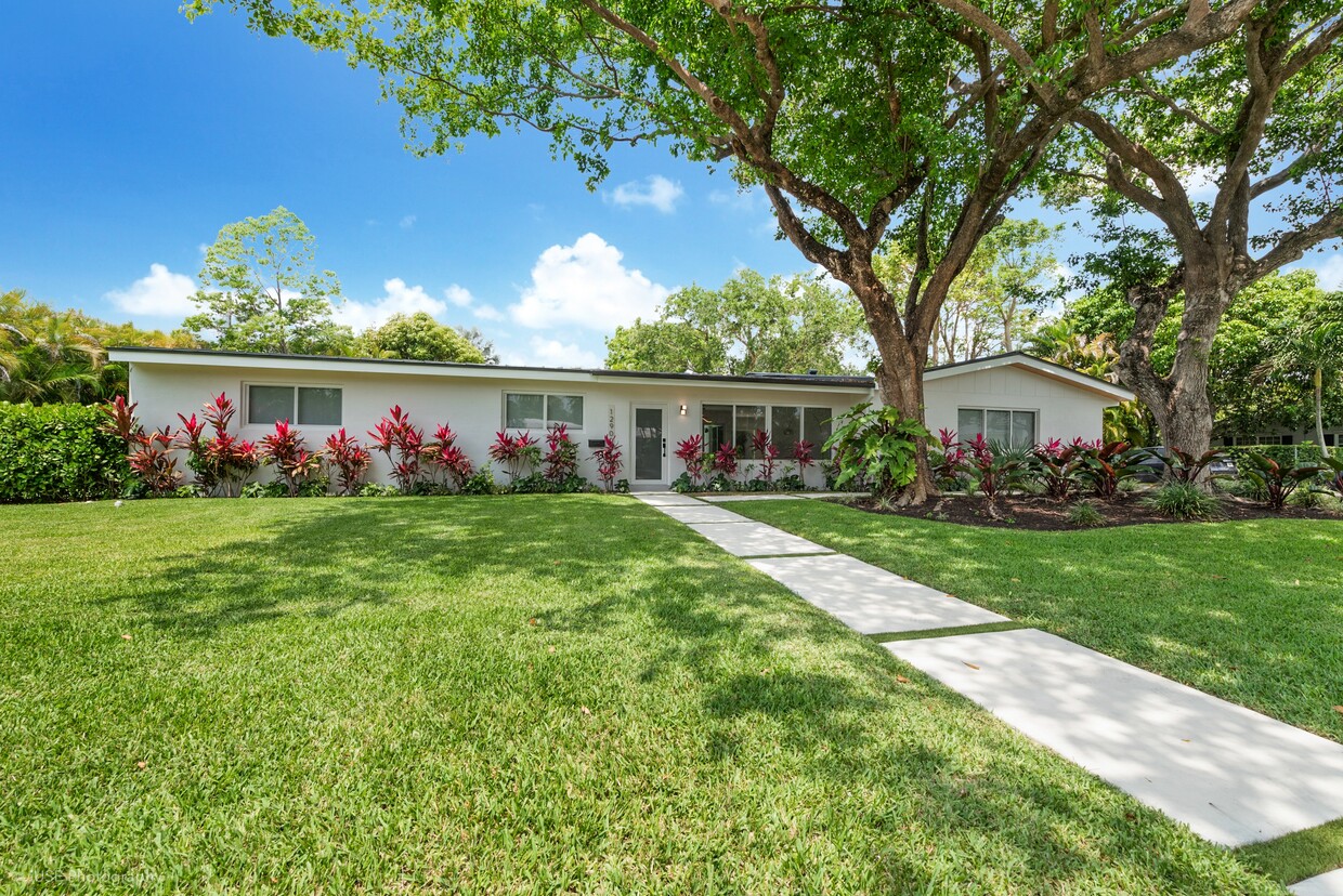 Foto principal - 12900 SW 82nd Ct