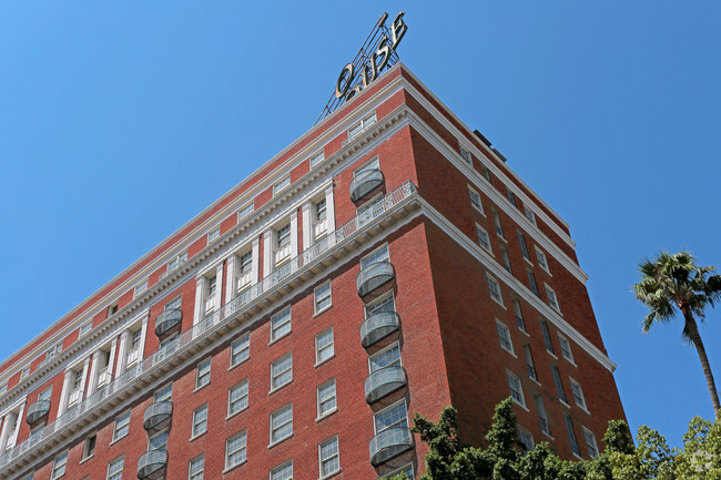 Building Photo - Sheraton Town House