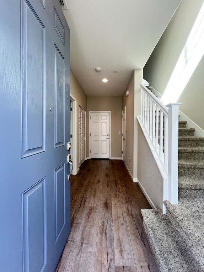 Building Photo - Modern Napa Condo in the Heart of Napa