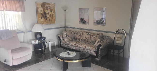 Foto del edificio - 320 SW 1st St