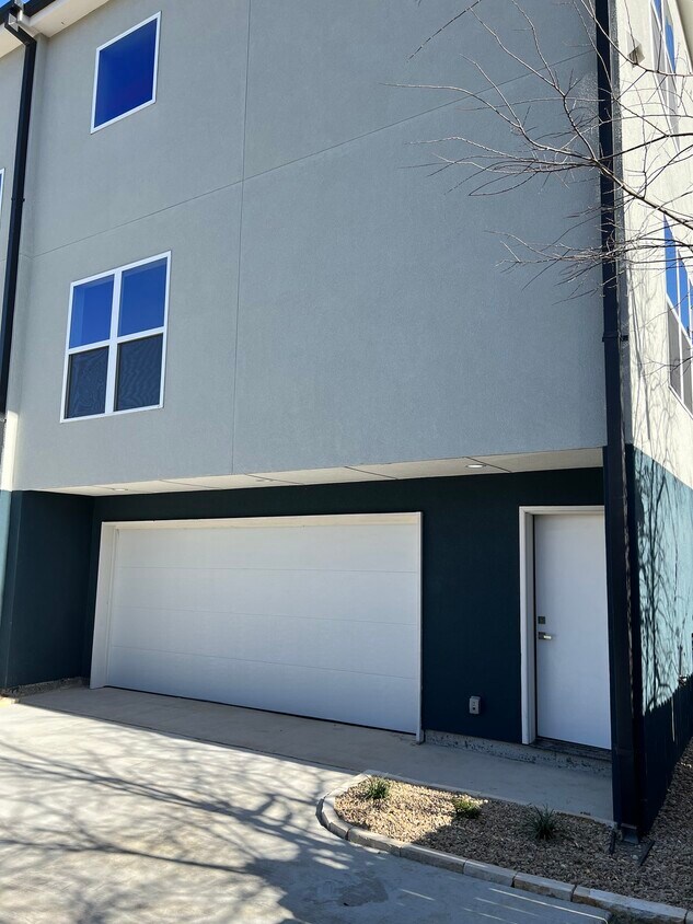 Primary Photo - 1427 Pearson Street, Unit 1427