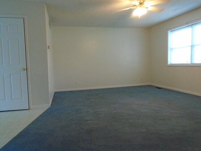 Building Photo - 405 9th St Cir