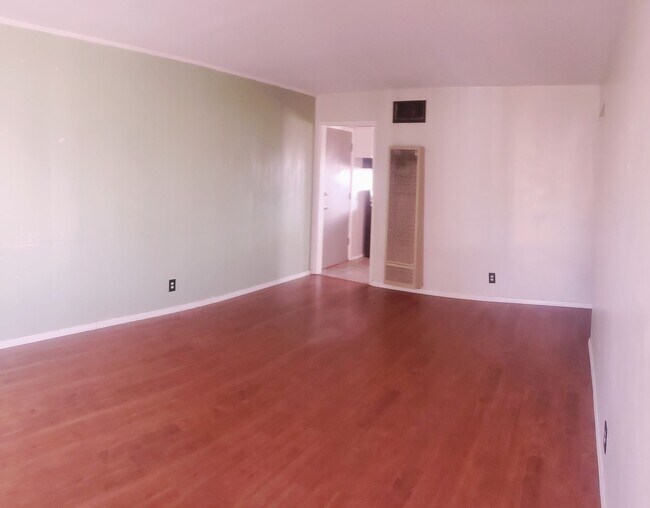 Building Photo - Super cute Northeast Heights home on a lar...