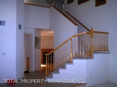 Foto del edificio - 592 Shelley Ct