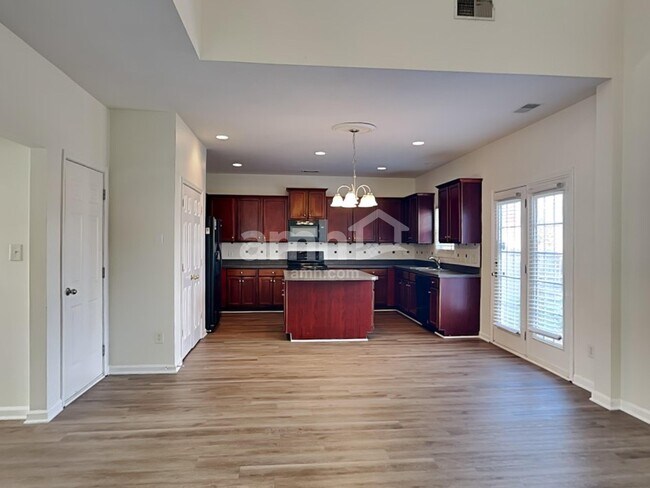 Foto del edificio - 1361 Pondhaven Dr