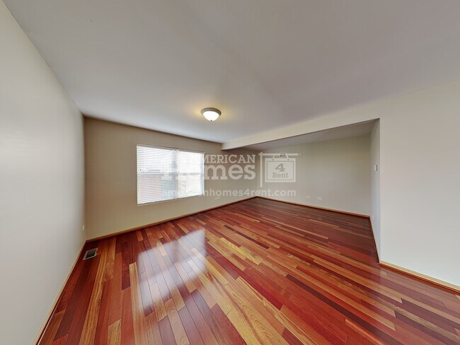 Building Photo - 5323 Meadowbrook Street