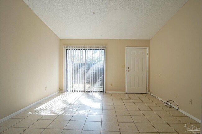 Foto del edificio - 6801 Tiki Ln