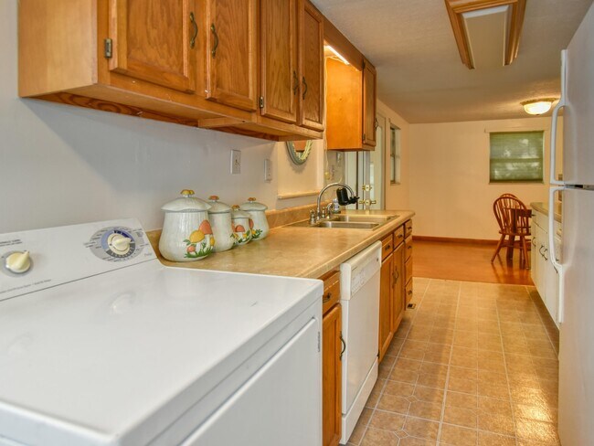 Kitchen - 1303 Chestnut St