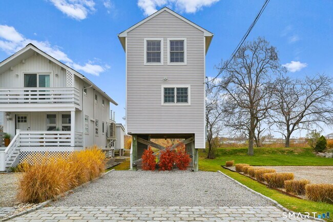 Foto del edificio - 1236 Fairfield Beach Rd