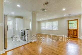 Building Photo - 1409 Dearing Rd