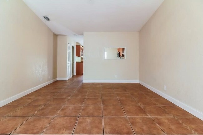 Foto del edificio - 5447 Twin Oakes Rd