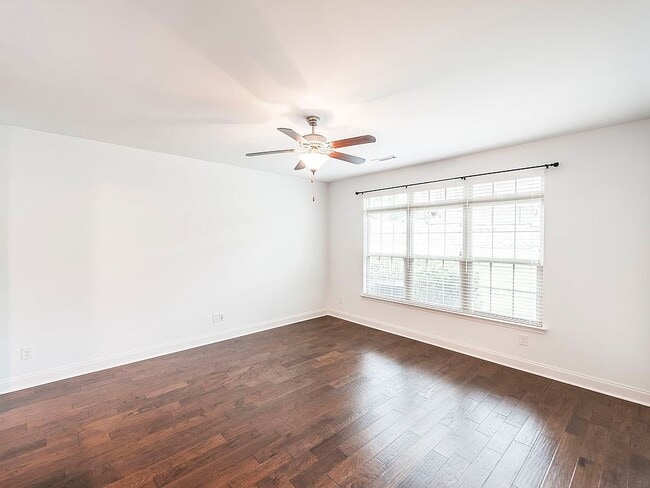 Living Room - 2120 Sullivan St