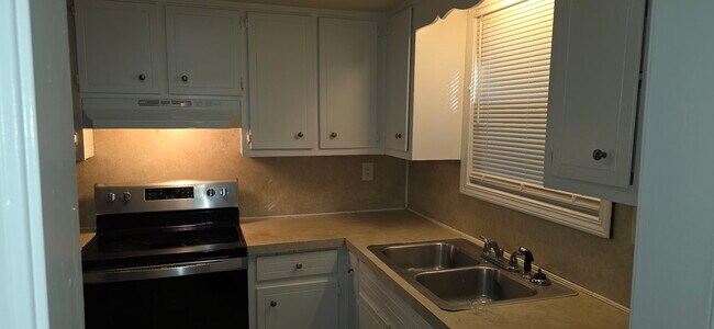 Foto del edificio - 6295 Forest Vale Dr NW