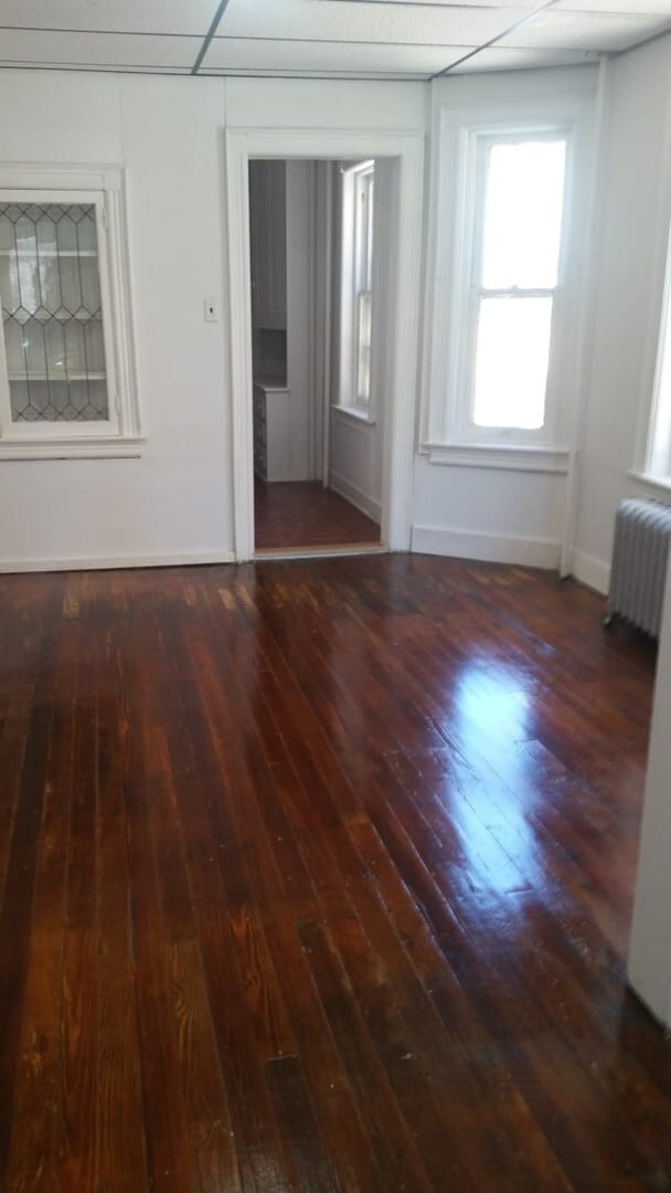 Building Photo - Large home for family!