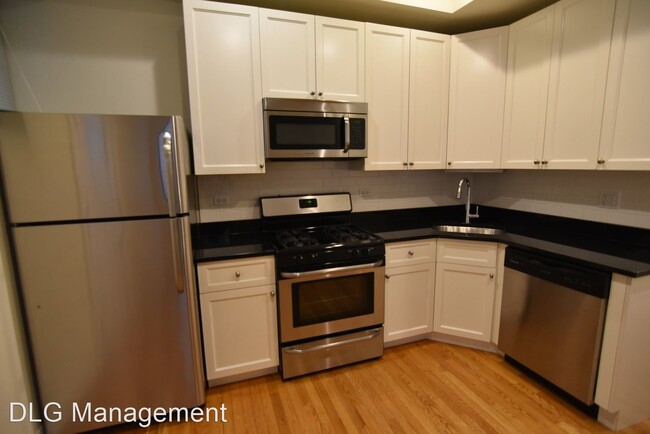 Building Photo - 710-716 W Buckingham Pl
