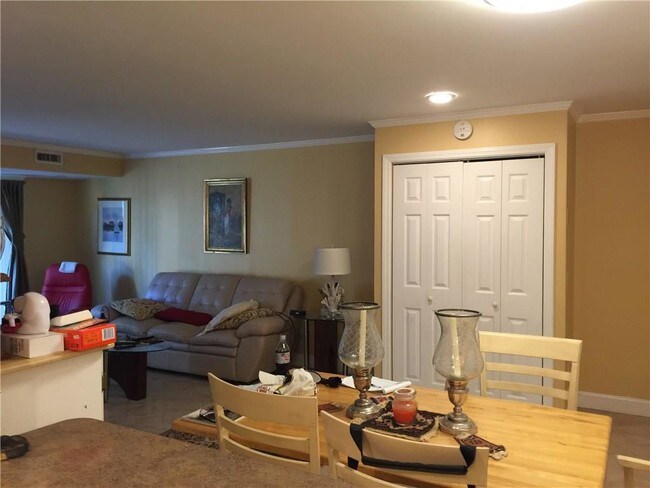 Foto del edificio - 125 Van Zandt Ave