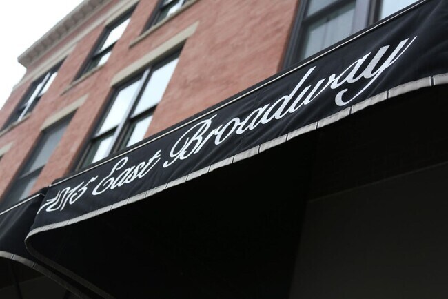 Building Photo - 2 bedroom, 1 bath apartment $925 per bedroom