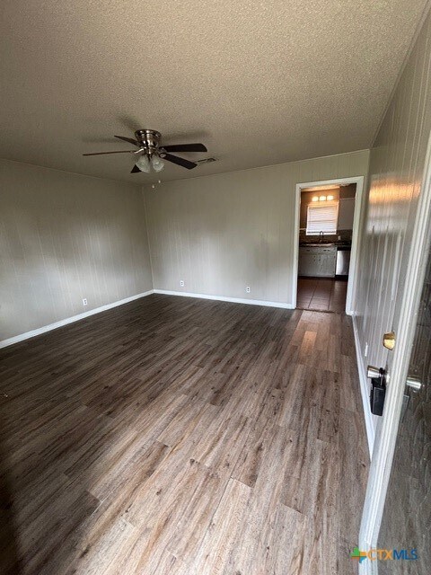 Foto del edificio - 501 S Main St