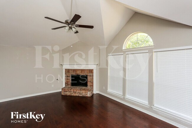 Foto del edificio - 7701 Brook Meadow Ln
