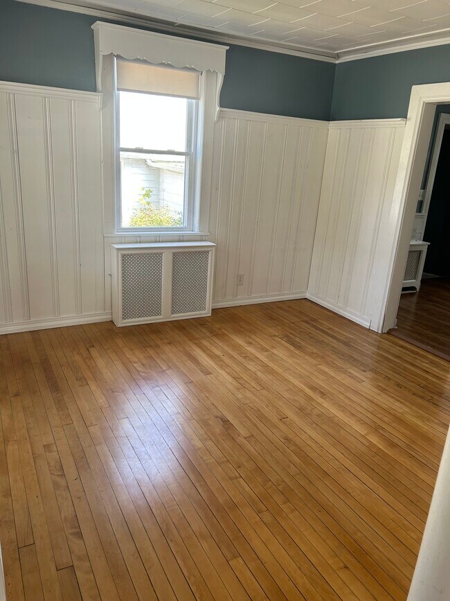 Dining room - 225 Pleasant St