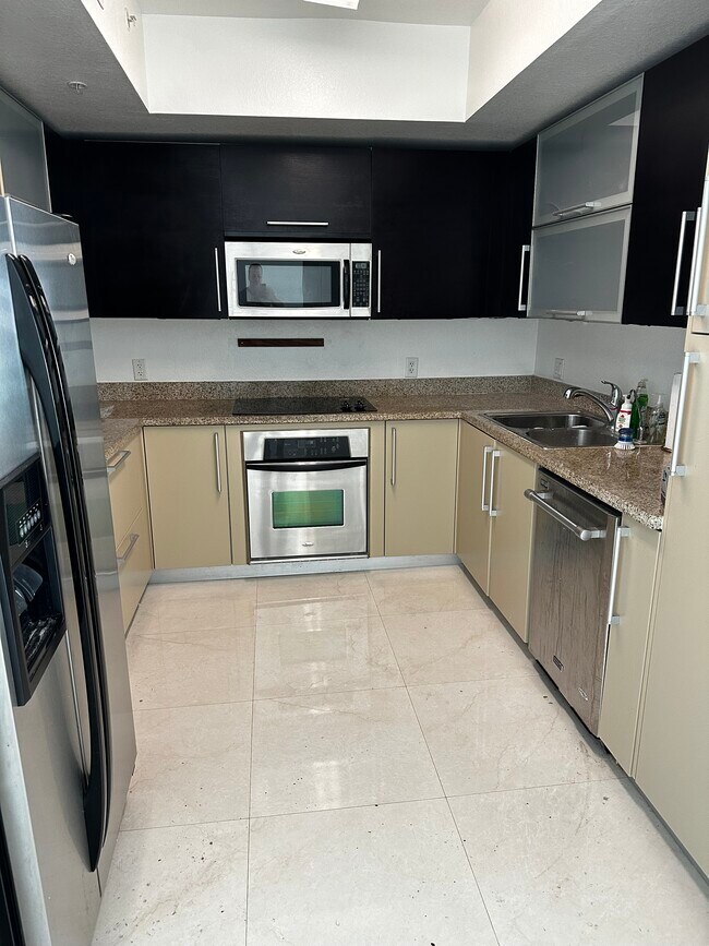 Foto del edificio - 500 NE 29th St