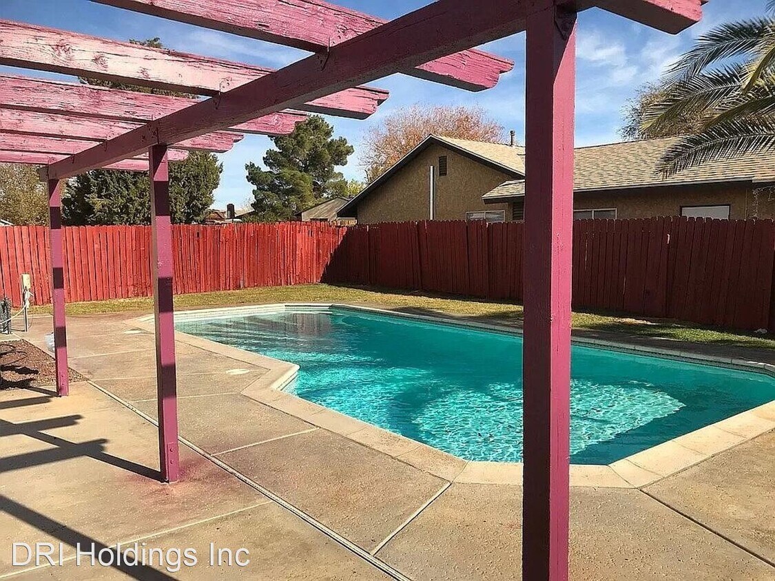 Foto del edificio - 4 br, 2 bath House - 44138 Kirkland Avenue