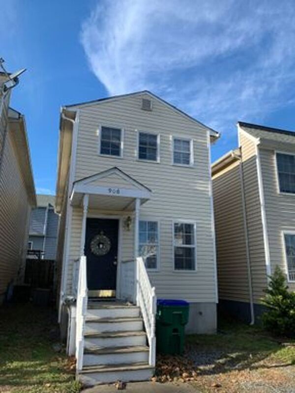 Primary Photo - 906 Norton St