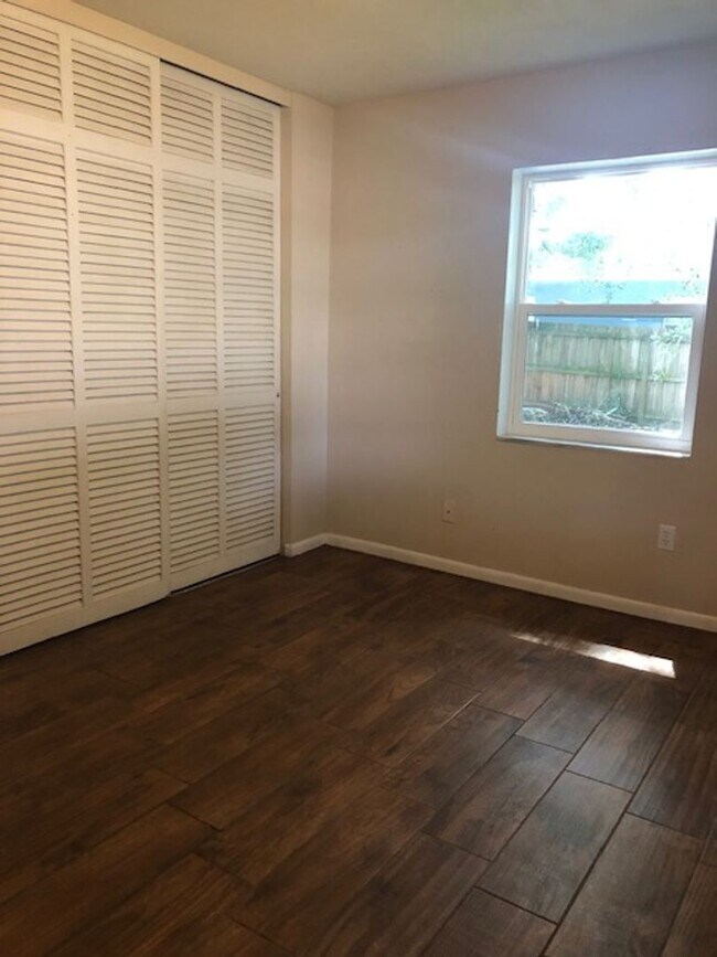 Foto del edificio - MOVE IN SPECIAL 1ST MONTH FREE LIMITED TIM...