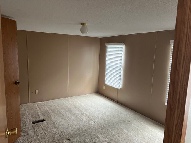 Building Photo - 725 Bandy Rd