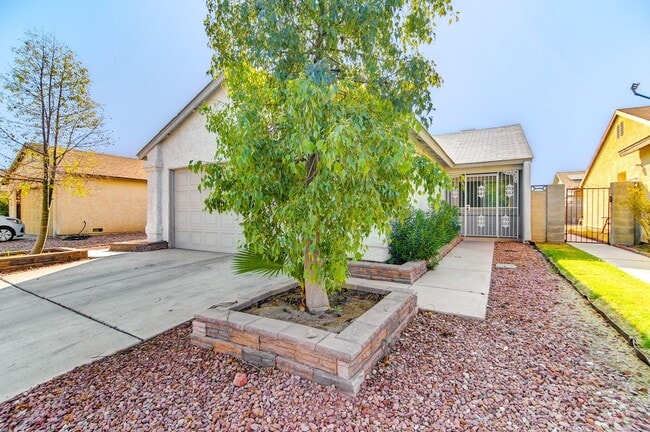 Building Photo - 4651 4 Leaf Clover Dr