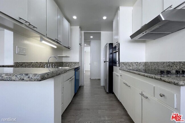 Building Photo - 2 br, 2 bath Condo - 5900 Canterbury Dr Ap...