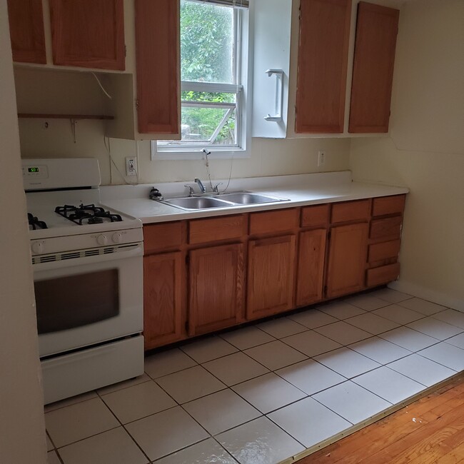 Building Photo - 220 Burr Oak St