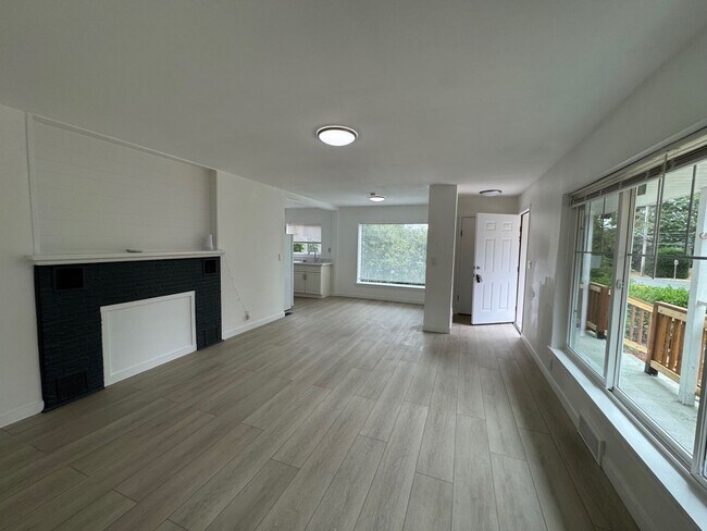 Foto del edificio - Newly renovated 4 bed 1 bath home in Burien