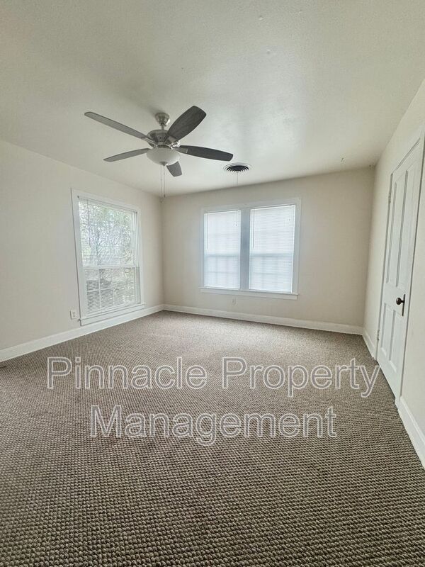Foto del edificio - 1532 W Ave D