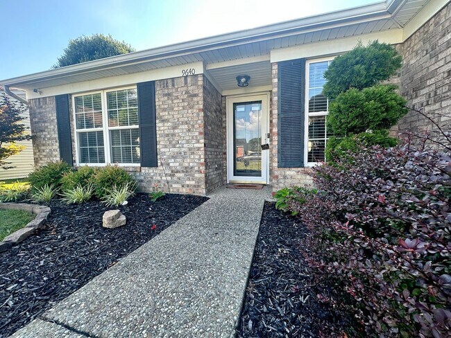 Foto del edificio - Charming 3-Bed Home with Fenced Yard!