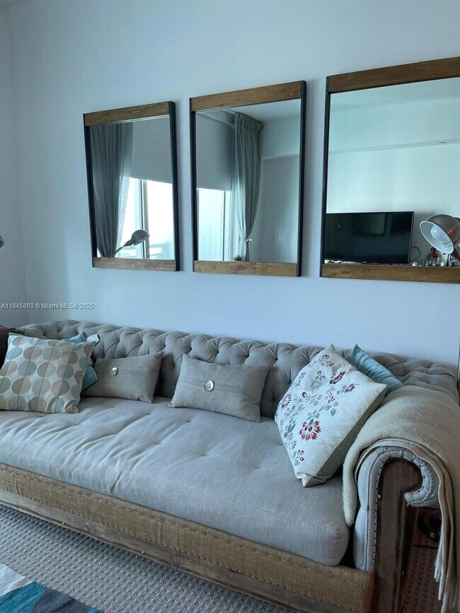 Building Photo - 950 Brickell Bay Dr