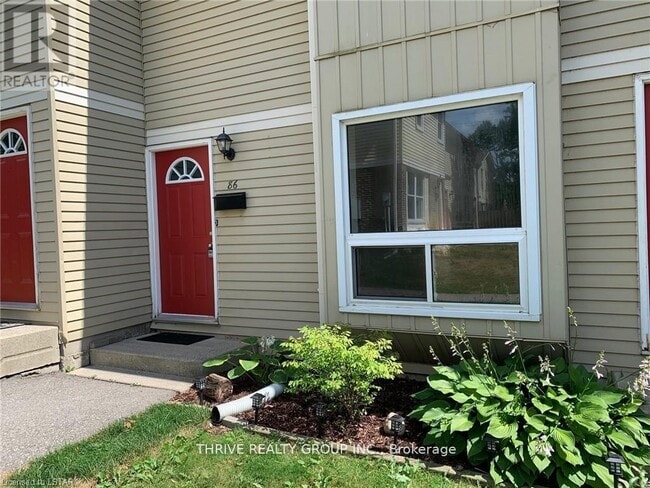 Building Photo - 70 Fiddlers Green Rd