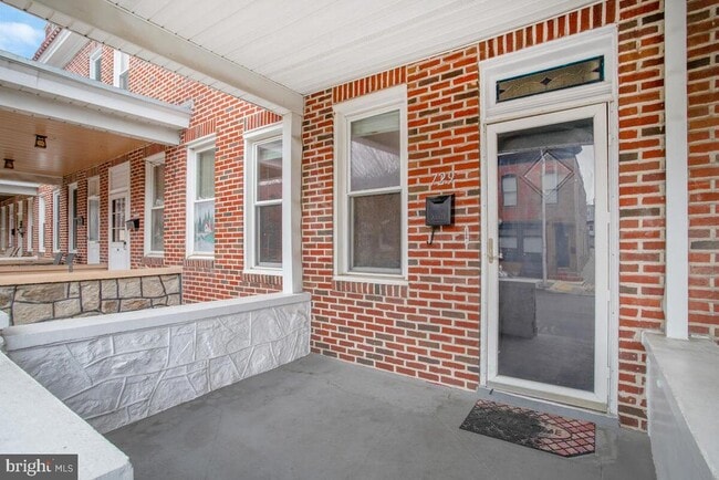 Building Photo - 729 Grundy St