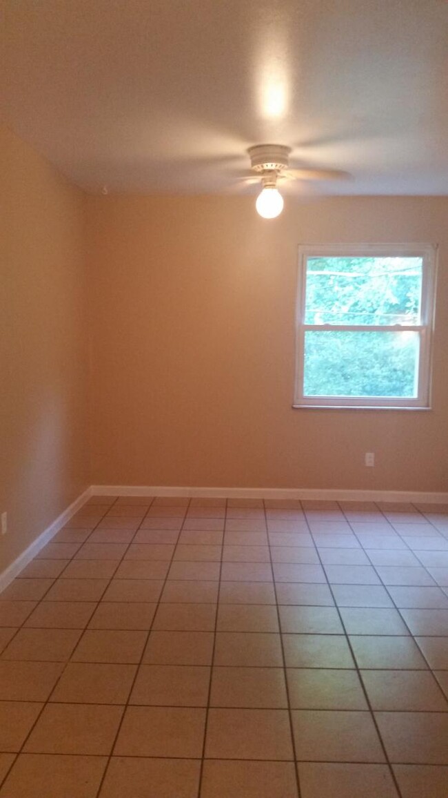 Building Photo - 222 Crosswinds Drive
