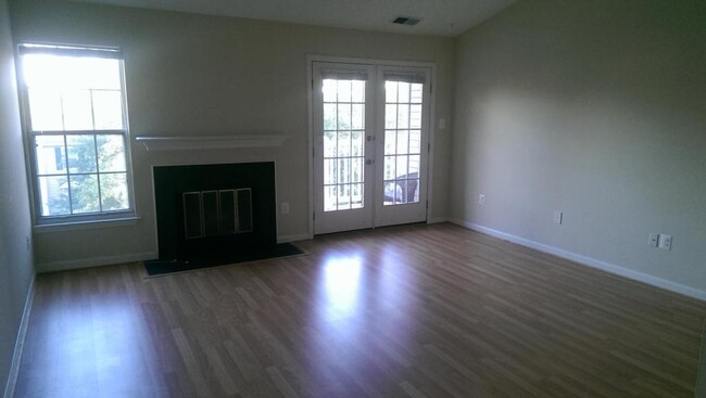 Building Photo - 6025 Rock Glen Drive Unit 509
