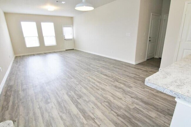 Foto del edificio - 2921 Mayfair Ln