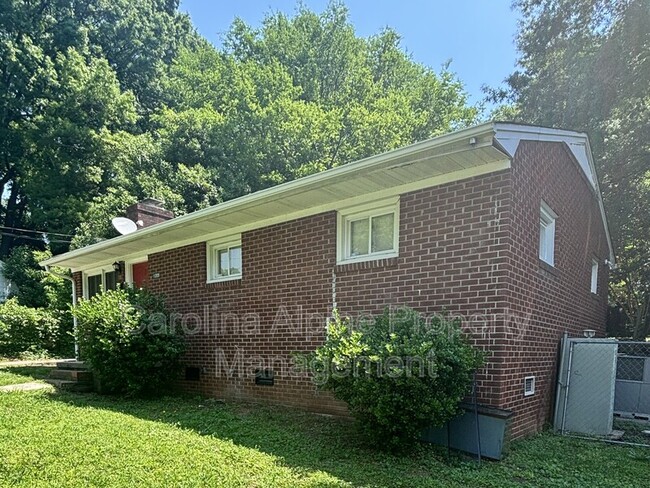 Building Photo - 1009 W Mauney Ave