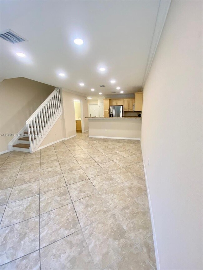 Foto del edificio - 4935 SW 66th Ter