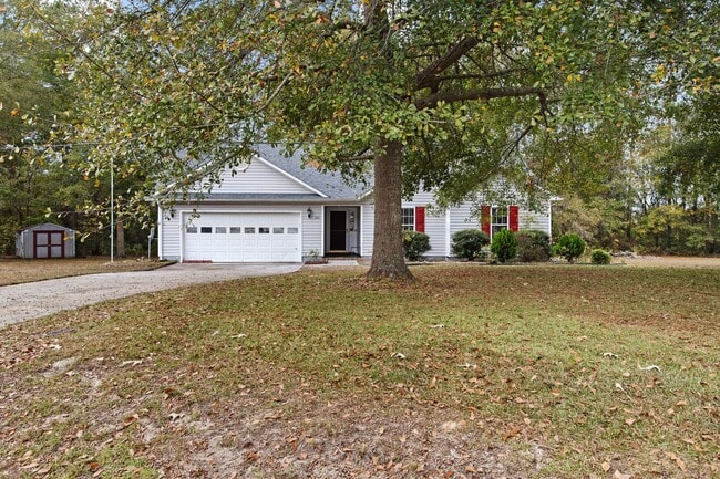 Building Photo - Cul-de-Sac Retreat with Vaulted Ceilings, Fireplace & Large Deck