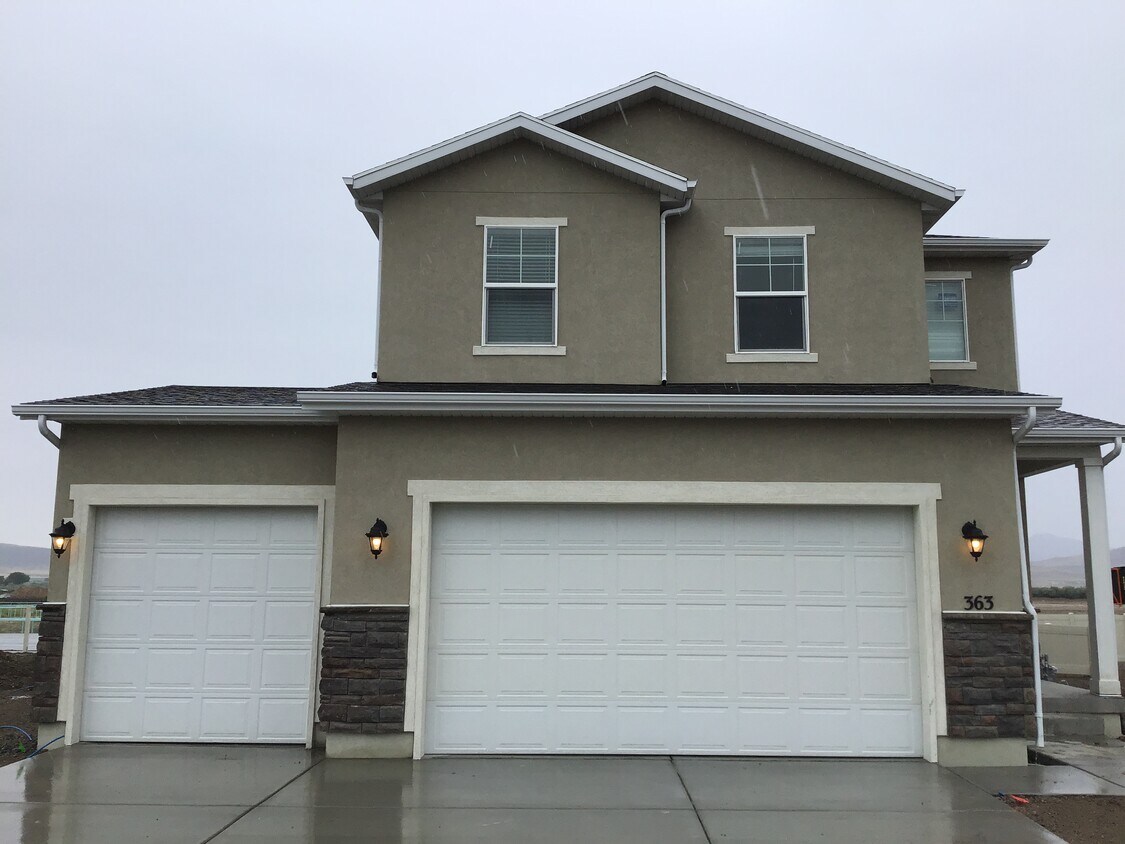 363 N Willes Drive House for Rent in Eagle Mountain, UT