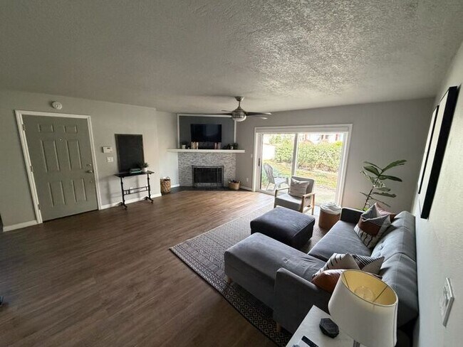 Foto del edificio - **MOVE IN SPECIAL $500 off first months rent** Beautiful 2 bedroom, 2 bath Condo located in Winte...