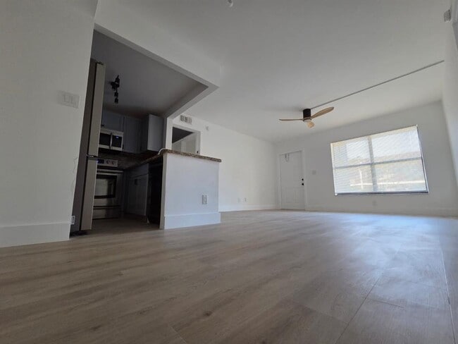 Foto del edificio - 10023 Winding Lake Rd